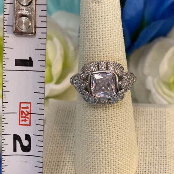 Vintage Lab Created Diamond Gemstone Ring With Beautiful Setting 925 NEW - Picture 3 of 7